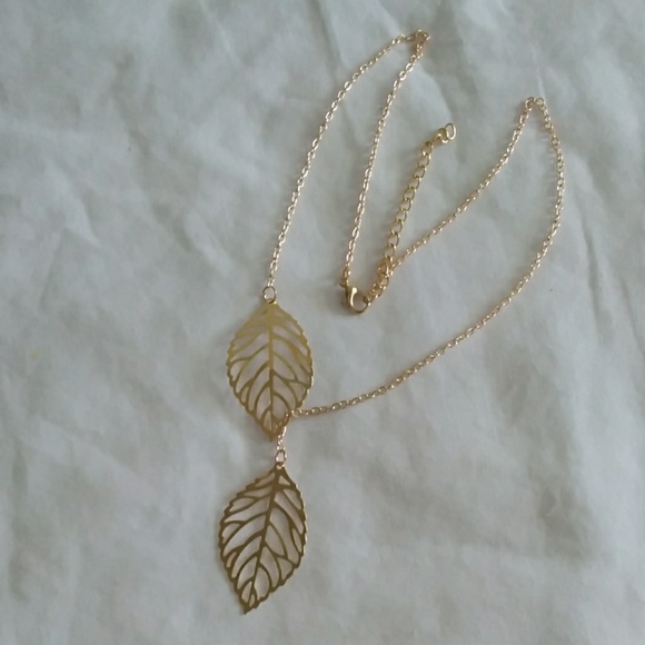 2 leaf gold necklace - Picture 3 of 4